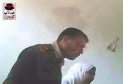 انهيار الطالبة المعتقلة "اسراء خالد سعيد" فى المحكمة  بعد علمها بوفاة والدها داخل المعتقل