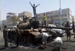 حرب شوارع بين الحوثيين وموالين لهادي بعدن