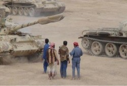 الحوثيون في عدن يتراجعون بضعة كيلومترات بعد ضربات للتحالف