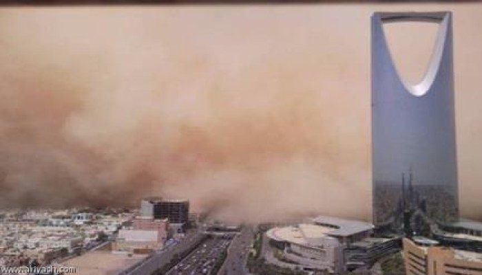 الغبار مستمر في الخليج وأمطار غزيرة متوقعة