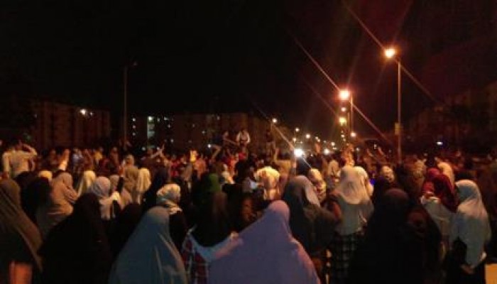 الشرقية:  مسيرة ليلية لثوار العاشر من رمضان بجمعة الثورة لن تركع