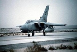 محلل سياسي أمريكي: يكشف أسباب استمرار تقدم الحوثيين رغم القصف الجوي اليومي