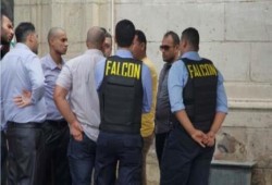 الانقلاب يعتزم الاستغناء عن "فالكون" بعد فشلها في كبح ثورة الطلاب