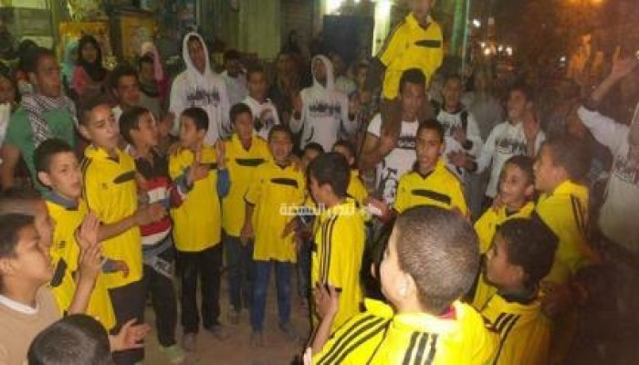 الجيزة: مسيرة ليلية بقرية عبد الصمد لأولتراس مصر سياسي بأسبوع "الثورة لن تركع"