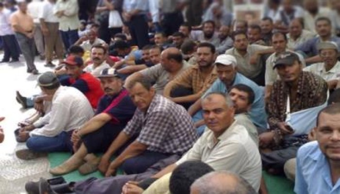 عمال "مساهمة البحيرة" و"العقارية" يهددون بالإضراب لصرف رواتبهم