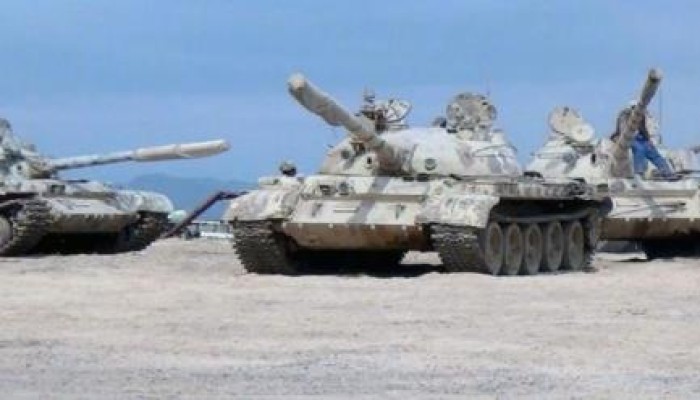 الرئاسة اليمنية: الحوثيون استولوا على 90 دبابة وعشرات المصفحات