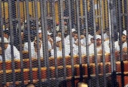 الدفاع يتهم الضباط بتغيير أقوالهم في مذبحة بورسعيد