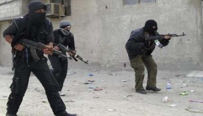 مسلحون يستهدفون عدة مقرات أمنية بالشيخ زويد