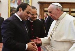 السيسي (خدام الغرب) يجلي "الروس" من اليمن بالطيران المصري .. ويترك المصريين فريسة للحوثيين