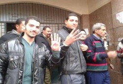 قضاء الانقلاب يقضي بحبس 3من رافضي الانقلاب 7سنوات ..والتهمة حماية البنات من امن الانقلاب !