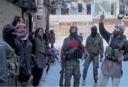 "داعش"  يبدأ بقطع رؤوس عناصر من حركة حماس في "اليرموك"