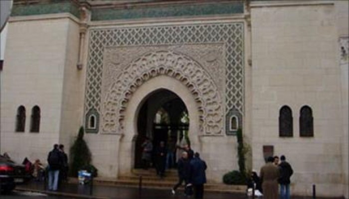 الحكومة الفرنسية تدعم مطالب المسلمين بمضاعفة عدد المساجد