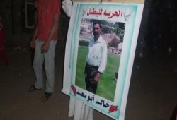 وقفة لشباب ميت معلا ببلبيس أمام منزل أحد المعتقلين