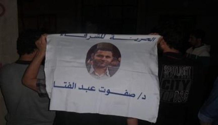 الشرقية:  وقفة ليلية بأنشاص الرمل أمام منزل أحد المعتقلين