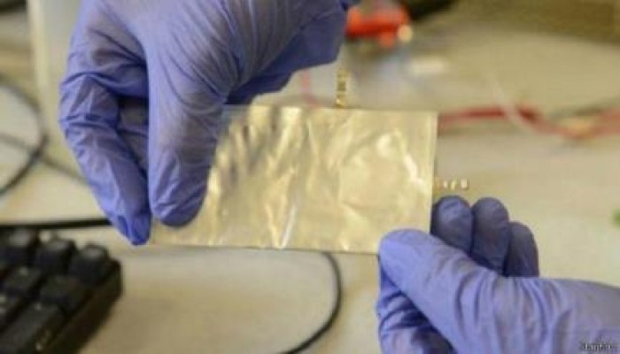 بطارية ألومنيوم للهواتف الذكية يعاد شحنها في دقيقة واحدة