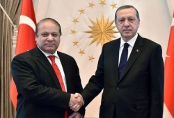 أردوغان ورئيس وزراء باكستان: سنرد بقوة على أي انتهاك لوحدة الأراضي السعودية