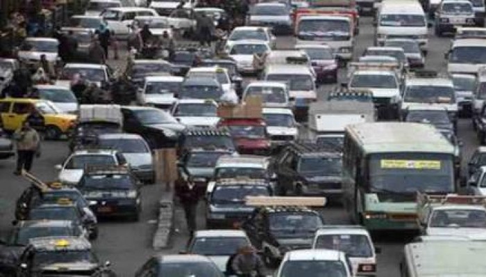 توقف حركة المرور وشلل مروري برمسيس بسبب كسر في ماسورة مياه