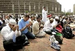 اليمين المتطرف في أوروبا يلجأ لحيل جديدة لمحاربة الإسلام