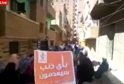 بالفيديو.. ثوار المعادي يهتفون "ياللى واقف على الرصيف.. بكره مش حتلاقي رغيف"