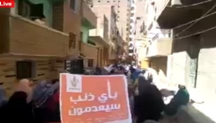 بالفيديو.. ثوار المعادي يهتفون "ياللى واقف على الرصيف.. بكره مش حتلاقي رغيف"