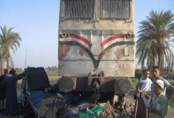 إصابة 9 أشخاص بينهم مجند في تصادم قطار "السويس-عين شمس"