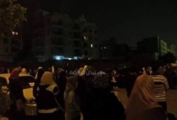 ثوار "أكتوبر" يواصلون حراكهم الثوري بفعالية ليلية ضد حكم العسكر