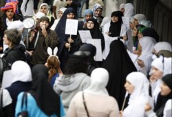 رئيس المحكمة العليا البريطانية : يجب السماح للمسلمات بارتداء الحجاب فى المحاكم