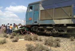 مصرع طفل وإصابة والده اصطدم بهما قطار بضائع أثناء عبورهما مزلقانا بالبحيرة