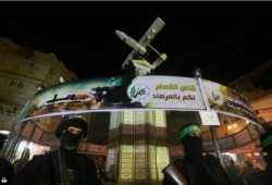 القسام تقيم نصب تذكاري لطائرة أبابيل في غزة