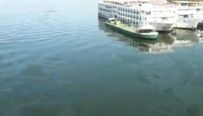ظهور بقعة زيت على مياه النيل في بني سويف.. تثير فزع الأهالي