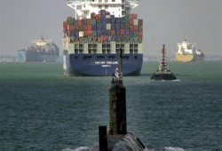 توقف حركة الملاحة بقناة السويس عقب جنوح إحدى الحاويات