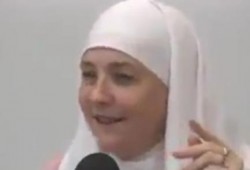 فيديو.. أجنبية تشيد بالحجاب وأهميته