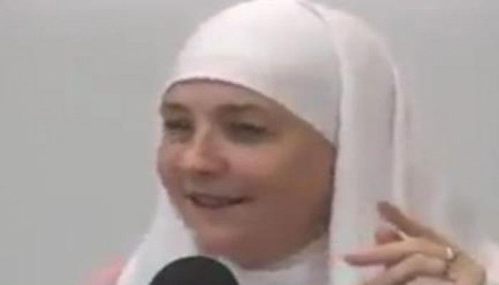 فيديو.. أجنبية تشيد بالحجاب وأهميته