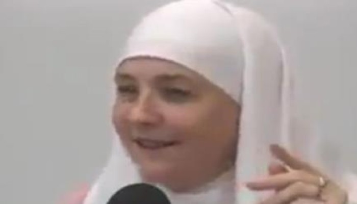 فيديو.. أجنبية تشيد بالحجاب وأهميته