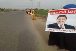 سلسلة بشرية لثوار ام الرضا بدمياط ردا على إعتقال شباب القرية ليلا