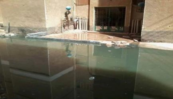 منطقة الصداقة بأسوان غارقة في مياه الصرف الصحي ومحرومة من مياه الشرب