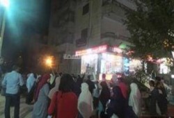 ثوار أكتوبر يختتمون يومهم الثوري بوقفة ليلية