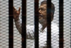 مغردون يسخرون من الحكم على الرئيس مرسي بتهمة استعراض القوة