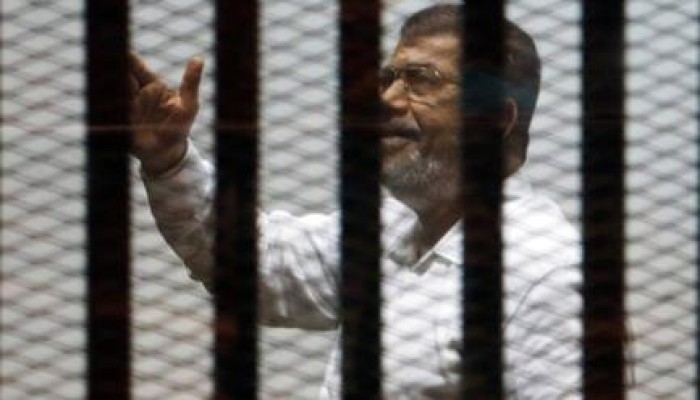 مغردون يسخرون من الحكم على الرئيس مرسي بتهمة استعراض القوة