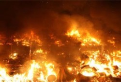 شؤم الانقلاب: حريق يلتهم 3 مصانع بتروكيماويات ببرج العرب