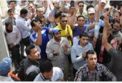 السويس: إضراب عمال فيردي للسيراميك عن العمل لليوم الرابع للمطالبة بالأرباح السنوية