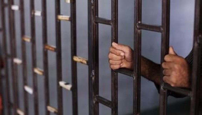 نيابة الانقلاب تستلم تقريرًا بإصابة معتقلين في قسم مصر الجديدة بأمراض مختلفة