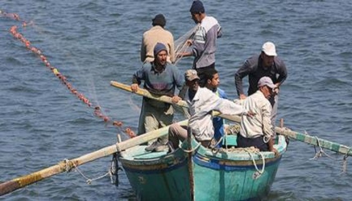 بتهمة اختراقهم المياه الإقليمية: الحبس عامين لـ 29 صيادا مصريا بالسودان