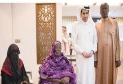 جدة أوباما تدعو لحفيدها بالهداية للإسلام أثناء أدائها العمرة
