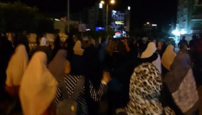 مسيرة ليلية بالعاشر من رمضان تحيي صمود الرئيس