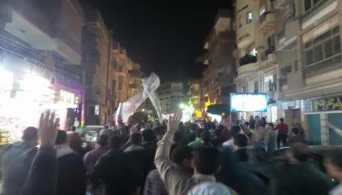 مسيرة ليلية لثوار منيا القمح بالشرقية تحيي صمود الرئيس
