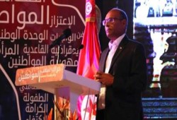 رئيس تونس السابق "المنصف المرزوقي" يطالب بالإفراج عن الرئيس مرسي ويرفع شعار رابعة (فيديو)
