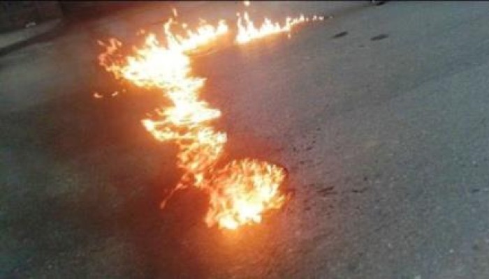 مجهولون يقطعون الطريق بشارع الجمهورية بالمنصورة