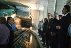 نشطاء فيس بوك "يسخرون " من حادث مترو العباسية: " إخواني شنكله برجله "