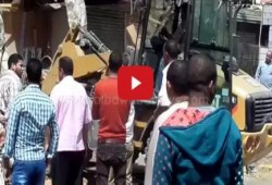 بالفيديو.. غضب الباعة الجائلين بـ"السبتية" بعد إزالة أكشاكهم